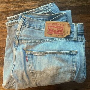 MENS 501 LEVI JEANS 36W 36H button fly jeans denim light wash